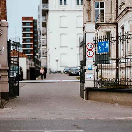 D77 Luxury * Łódź