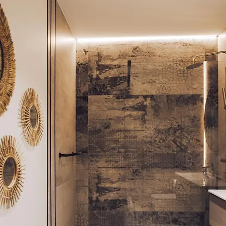 D77 Luxury Lodz (Lodz)