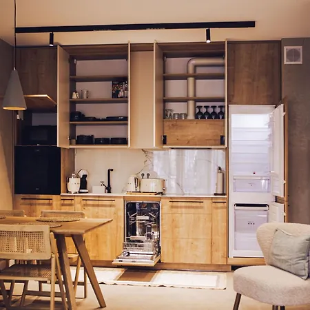 D77 Luxury * Łódź