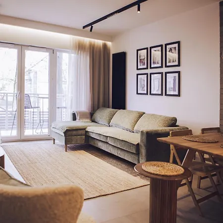 D77 Luxury Apartment