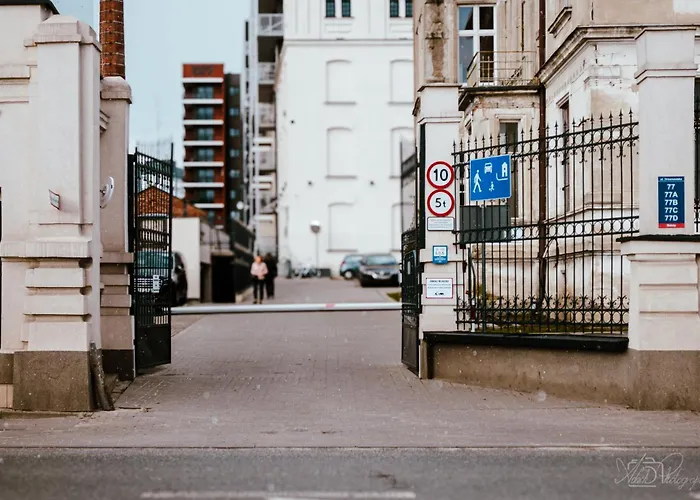 D77 Luxury * Łódź